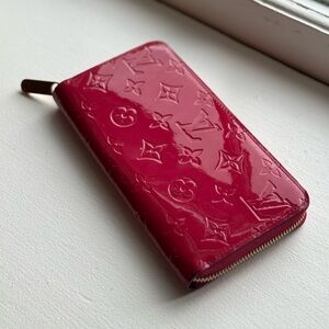 LOUIS VUITTON Monogram Vernis Zippy Wallet Red NWOT